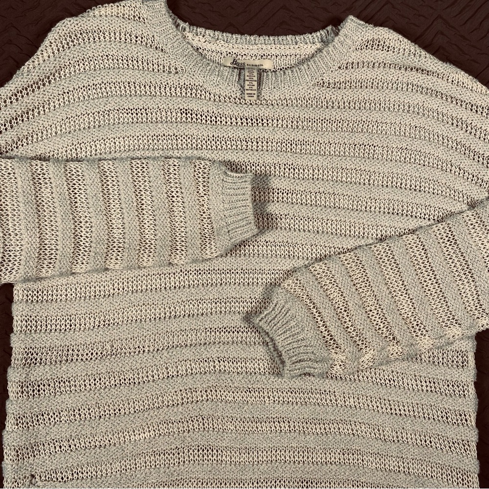Bass Cotton Blend Sweater Size Medium Cream Silver **small flaw**